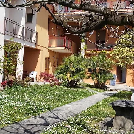 Casa Miralago アパート