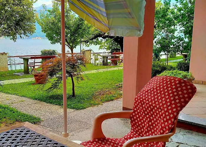 Casa Miralago アパート